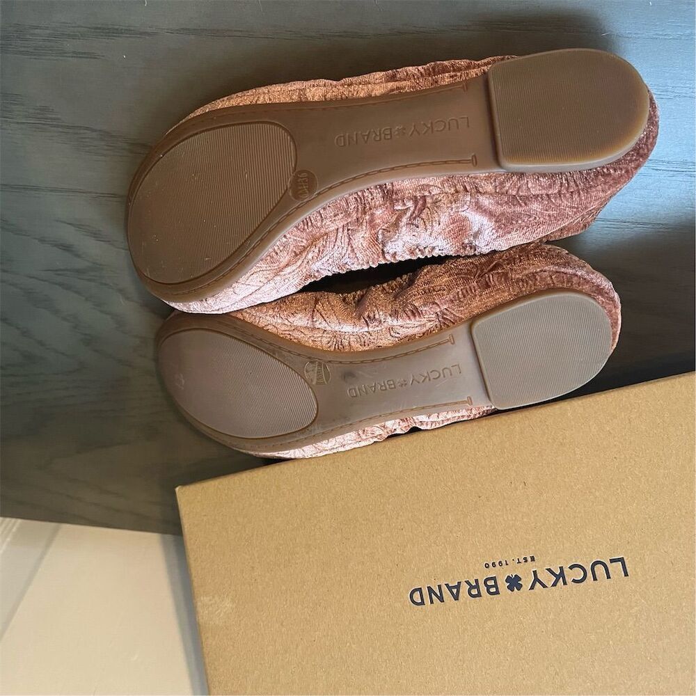 Lucky Brand Women's Pink Velvet Ballet Flats Size 6 Floral Casual - Picture 3 of 4